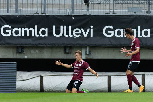 Västerås SKs Simon Gefvert jublar