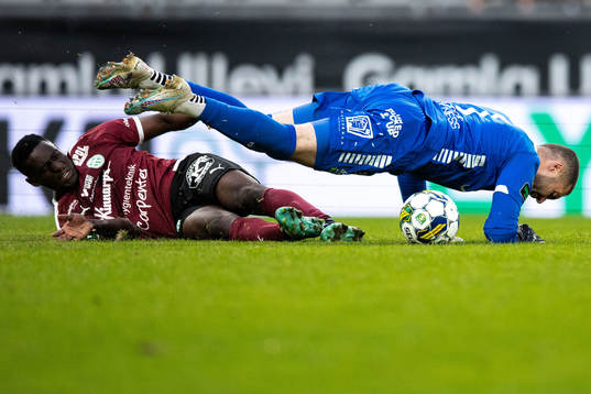 Västerås SKs Ibrahim Yalatif Diabaté och GAIS Mergim