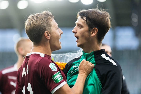 Västerås SKs Simon Gefvert och Olle Edlund jublar