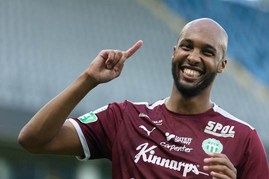 Västerås SKs Jabir Abdihakim Ali jublar framför sina