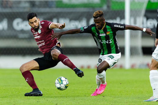 Västerås SKs Pedro Ribeiro och GAIS Richard Emeka Friday
