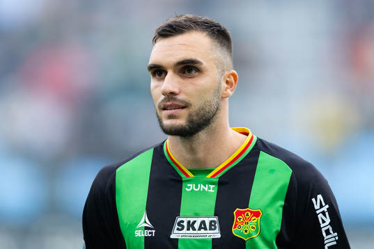 GAIS Egzon Binaku innan  fotbollsmatchen i Superettan