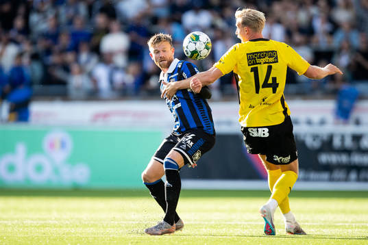 Sirius Dennis Widgren och Mjällbys Herman Johansson