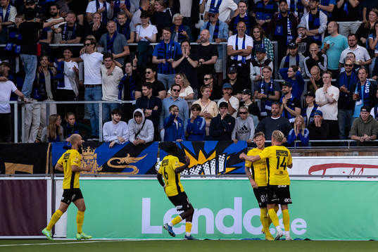 Mjällbys David Löfquist jublar vid 1-1