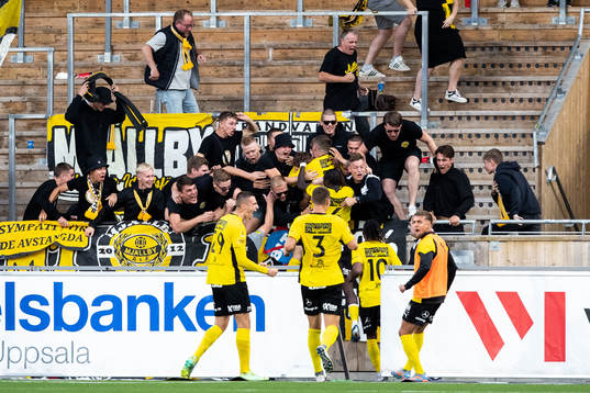 Mjällbys Jacob Bergström jublar