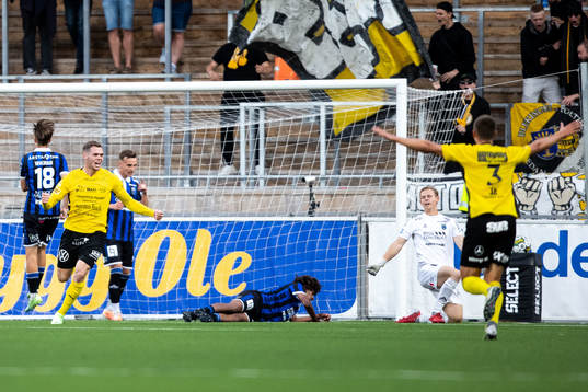 Mjällbys Jacob Bergström jublar