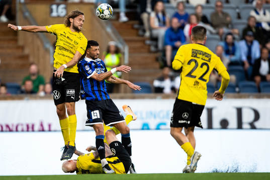 Mjällbys Tom Pettersson och Sirius Wessam Abou Ali