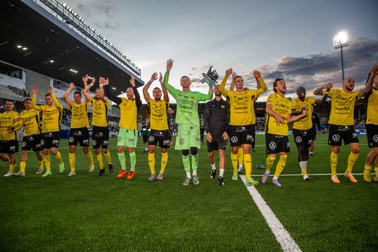 Mjällbys spelare jublar