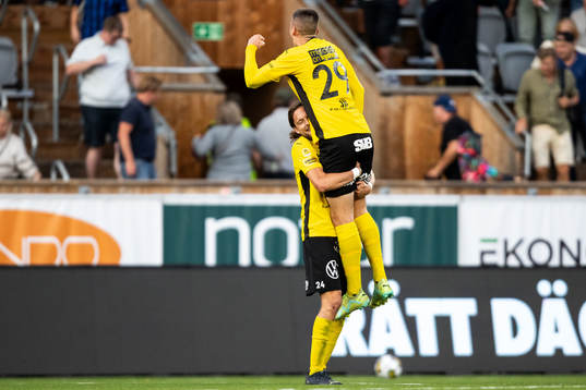 Mjällbys Tom Pettersson och Noah Eile jublar