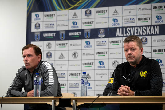 Sirius tränare Christer Mattiasson och Mjällbys tränare