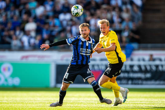Sirius Dennis Widgren och Mjällbys Herman Johansson