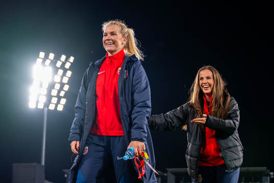 Ada Hegerberg and Tuva Hansen of the Norwegian women’s