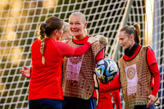 Maren Mjelde and Frida Maanum of the Norwegian women’s