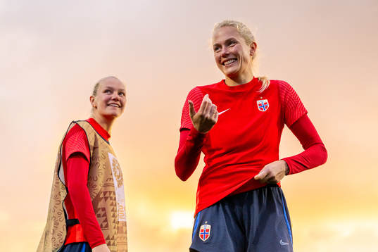 Frida Maanum and Guro Bergsvand of the Norwegian women’s