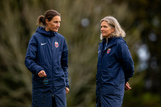 Ingvild Stensland, assistant coach, and Hege Riise, head