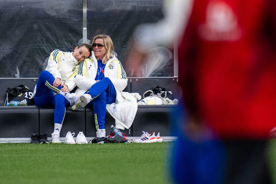 Kosovare Asllani and Team Manager Marika Domanski Lyfors of