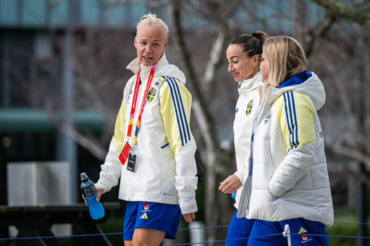 Caroline Seger, Kosovare Asllani and Team Manager Marika