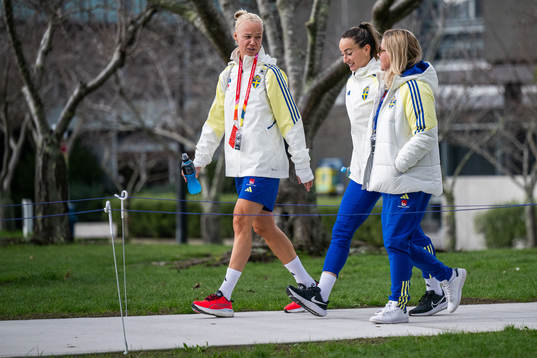 Caroline Seger, Kosovare Asllani and Team Manager Marika