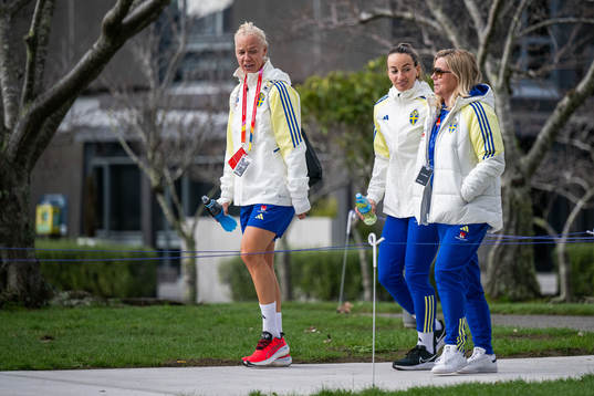 Caroline Seger, Kosovare Asllani and Team Manager Marika