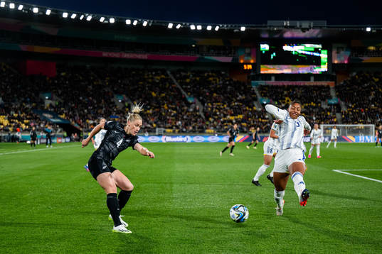CJ Bott of New Zealand and Jessika Cowart of Philippines