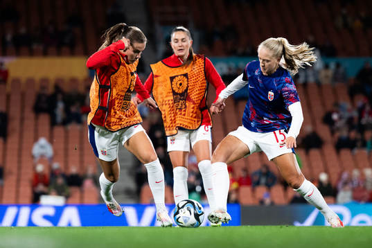 Emilie Bosshard Haavi and Amalie Eikeland of Norway