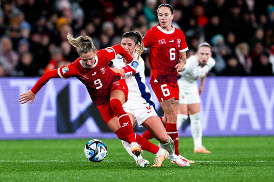 Ana-Maria Crnogorcevic of Switzerland and Maren Mjelde of
