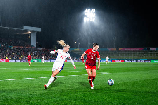 Sophie Román Haug of Norway and Noelle Maritz of