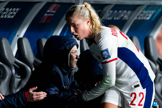 Ada Hegerberg and Sophie Román Haug of Norway