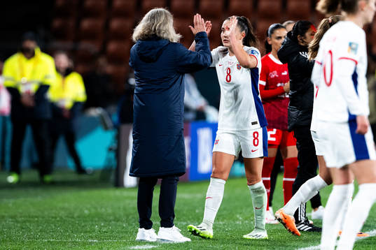 Head coach Hege Riise and Vilde Bøe Risa of Norway
