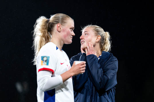Mathilde Harviken and Sophie Román Haug of Norway