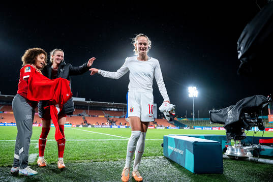 Ana-Maria Crnogorcevic of Switzerland and Caroline Graham