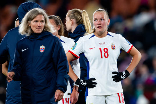 Frida Maanum and Hege Riise, head coach of Norway