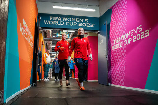 Goalkeeper Guro Pettersen and goalkeeper Aurora Mikalsen of