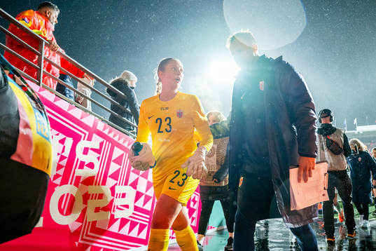 Goalkeeper Aurora Mikalsen and Jon Knudsen, goalkeeper