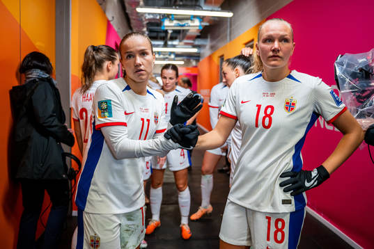 Guro Reiten and Frida Maanum of Norway at half-time