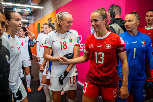 Frida Maanum of Norway and Lia Wälti of Switzerland at