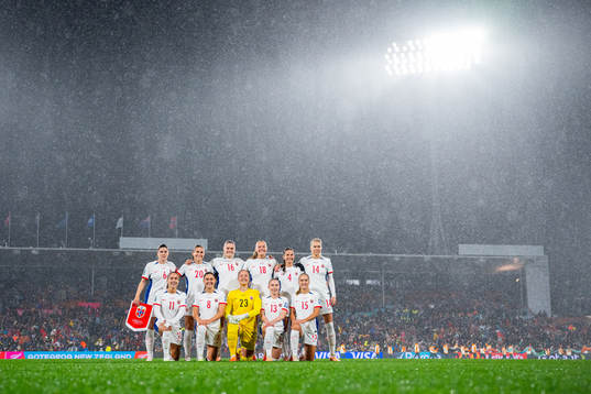 The starting eleven of Norway pose for a team photo