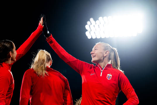 Frida Maanum of Norway warms up