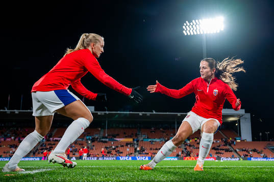 Amalie Eikeland and Tuva Hansen of Norway