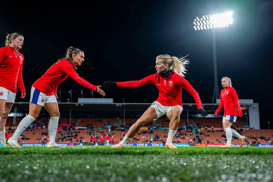 Vilde Bøe Risa and Ada Hegerberg of Norway