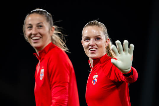 Goalkeeper Guro Pettersen and goalkeeper Cecilie