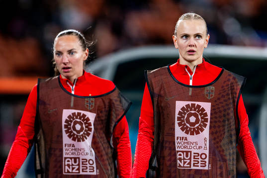 Marit Bratberg Lund and Karina Sævik of Norway warm up