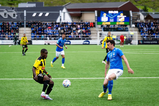 Ibrahim Sadiq of BK Häcken and Vegard Forren of Klaksvik