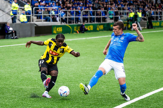Ibrahim Sadiq of BK Häcken and Jóhan Josephsen of Klaksvik