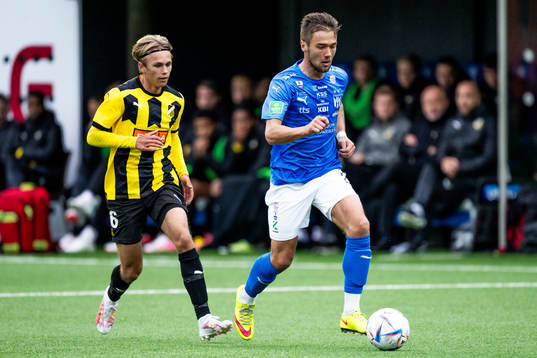 Pontus Dahbo of BK Häcken and Hallur Hansson of Klaksvik