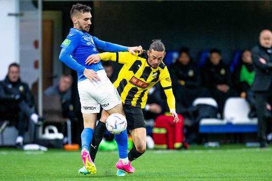 René Joensen of Klaksvik and Amor Layouni of BK Häcken