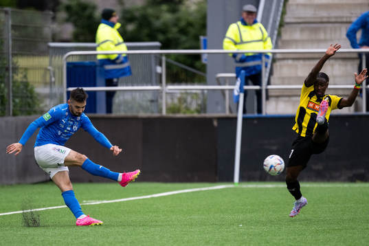 René Joensen of Klaksvik and Ibrahim Sadiq of Häcken
