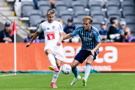 Nathan Wicht of Luzern and Hampus Finndell of Djurgården