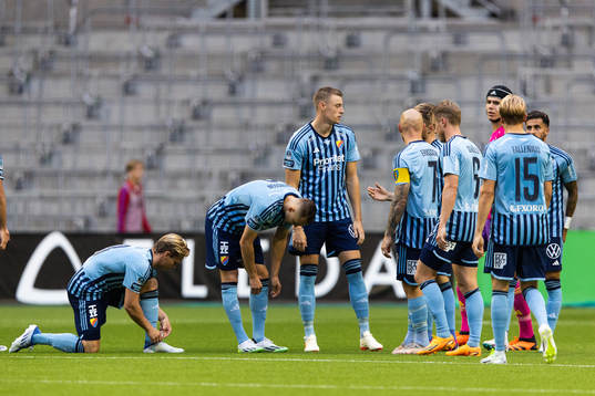 The pleayers of Djurgården looks dejected