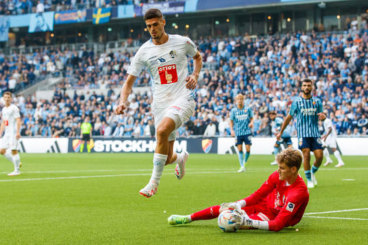 Ismajl Beka and goalkeeper Pascal Loretz of Luzern
